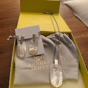 NWOT Kendra Scott Earrings and Pendant Gift Set